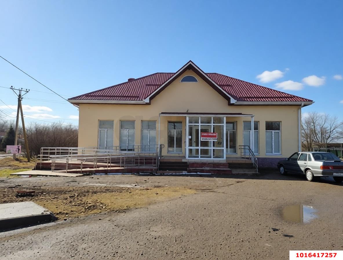 Фото №2: Торговое помещение 214&nbsp;м², 1/2&nbsp;эт. - Усть-Лабинск, мкр. Вольная, ул. Красноармейская, 568А