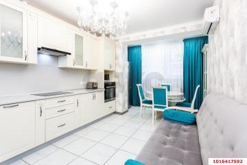 Фото №1: 2-комнатная квартира 65&nbsp;м², 3/14&nbsp;эт. - Краснодар, мкр. жилой комплекс Кремлёвские Ворота, ул. Кореновская, 2к4