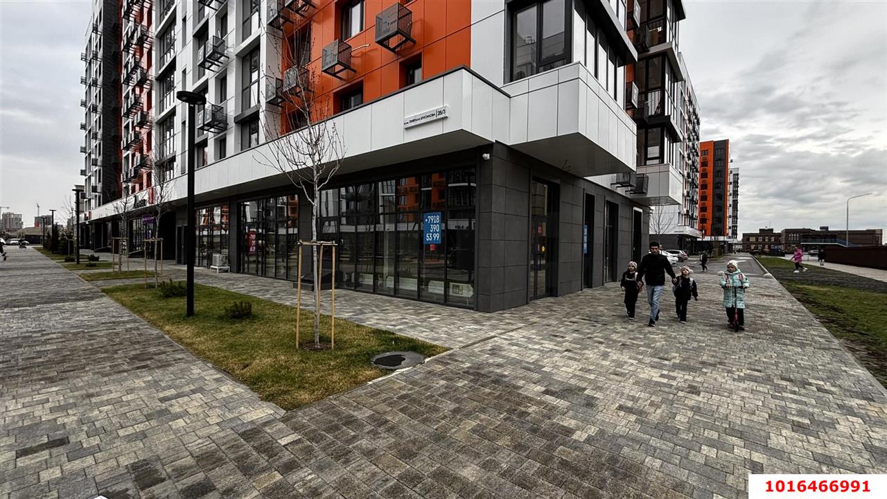 Фото №7: Торговое помещение 67&nbsp;м², 1/9&nbsp;эт. - Краснодар, Прикубанский внутригородской округ, мкр. жилой комплекс Друзья, ул. имени Генерала Брусилова, 28к3