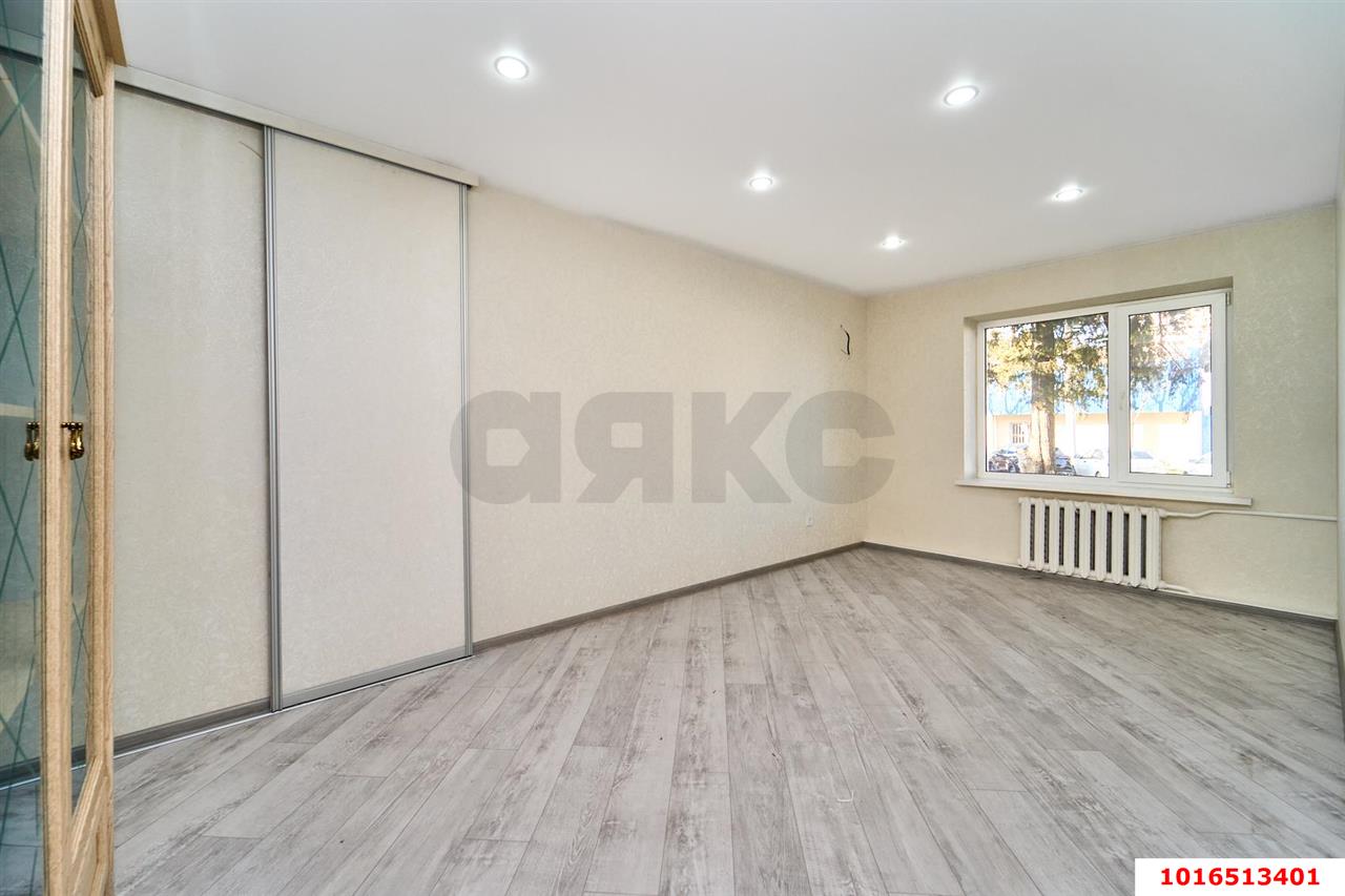 Фото №6: 3-комнатная квартира 57&nbsp;м², 1/2&nbsp;эт. - Краснодар, Прикубанский внутригородской округ, мкр. Фестивальный, ул. Гагарина, 188