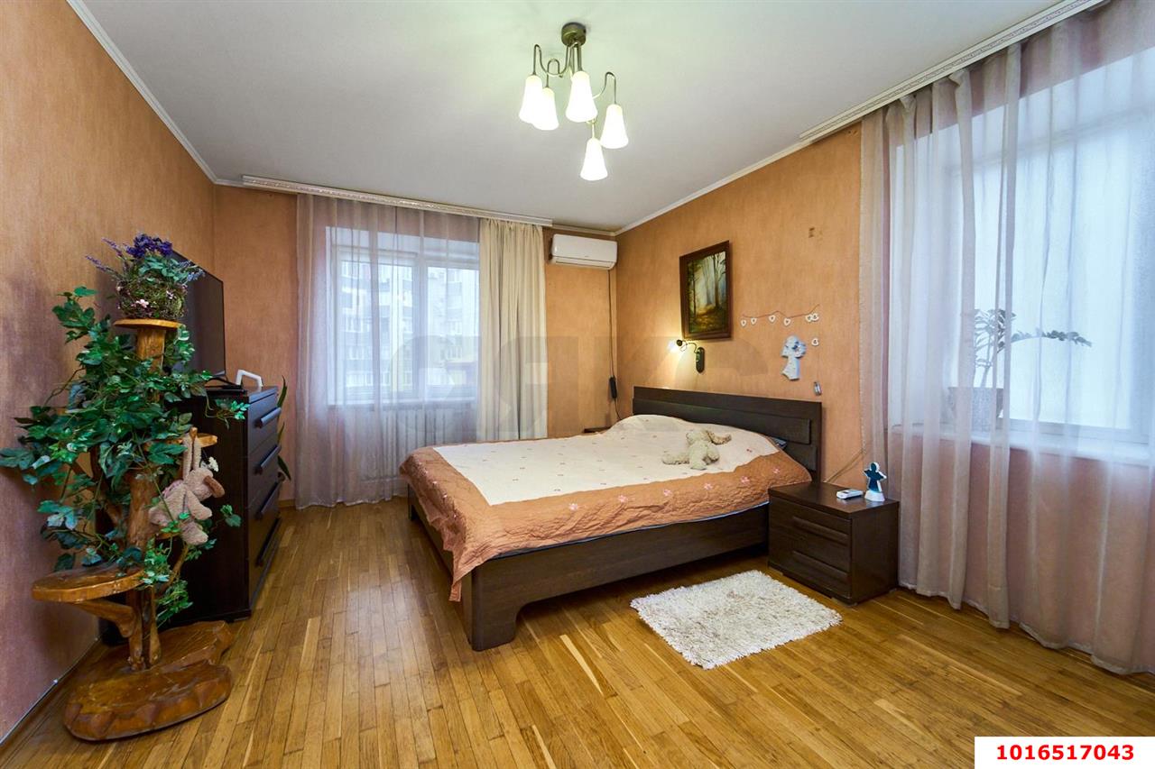 Фото №7: 2-комнатная квартира 77&nbsp;м², 10/12&nbsp;эт. - Краснодар, Западный внутригородской округ, мкр. Юбилейный, пр-кт Чекистов, 33