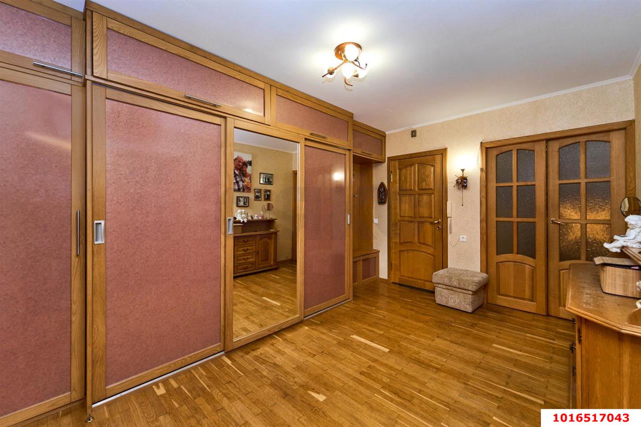 Фото №9: 2-комнатная квартира 77&nbsp;м², 10/12&nbsp;эт. - Краснодар, Западный внутригородской округ, мкр. Юбилейный, пр-кт Чекистов, 33