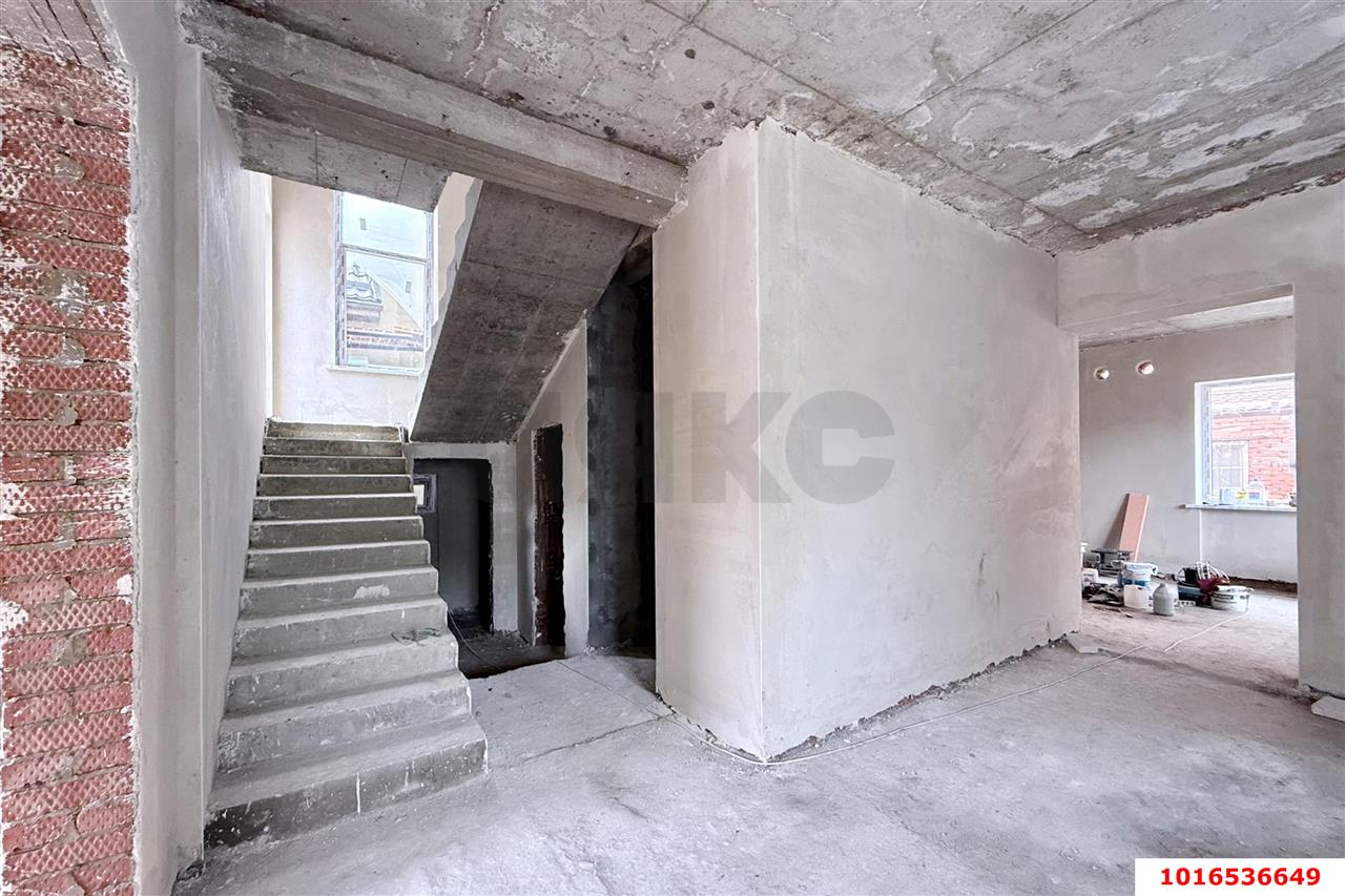 Фото №9: Дом 222&nbsp;м² + 3.5&nbsp;сот., 2&nbsp;эт. - Краснодар, Прикубанский внутригородской округ, мкр. 9-й километр, ул. Нестерова, 59
