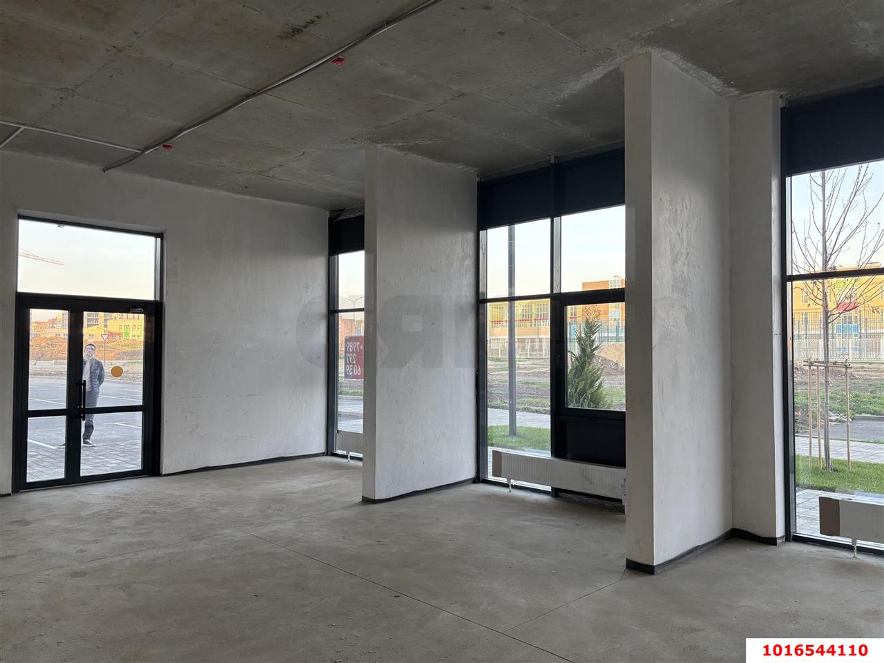 Фото №6: Торговое помещение 52&nbsp;м², 1/9&nbsp;эт. - Краснодар, Прикубанский внутригородской округ, мкр. жилой комплекс Друзья, ул. имени Генерала Брусилова, 28