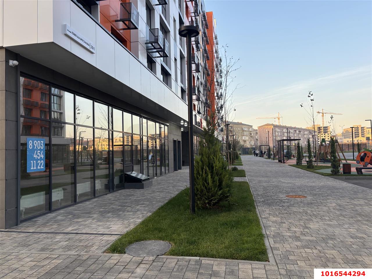 Фото №7: Торговое помещение 46&nbsp;м², 1/9&nbsp;эт. - Краснодар, Прикубанский внутригородской округ, мкр. жилой комплекс Друзья, ул. имени Генерала Брусилова, 28к2