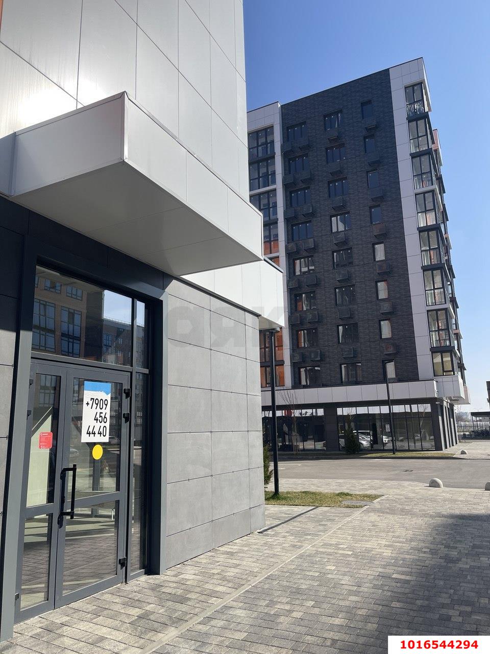 Фото №4: Торговое помещение 46&nbsp;м², 1/9&nbsp;эт. - Краснодар, Прикубанский внутригородской округ, мкр. жилой комплекс Друзья, ул. имени Генерала Брусилова, 28к2