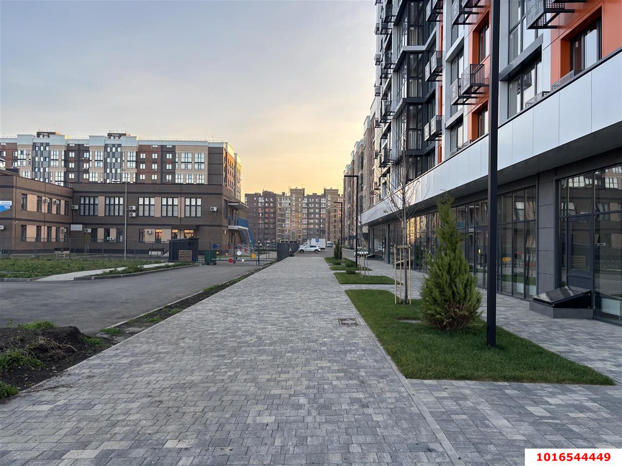 Фото №7: Торговое помещение 54&nbsp;м², 1/9&nbsp;эт. - Краснодар, Прикубанский внутригородской округ, мкр. жилой комплекс Друзья, ул. имени Генерала Брусилова, 28к1