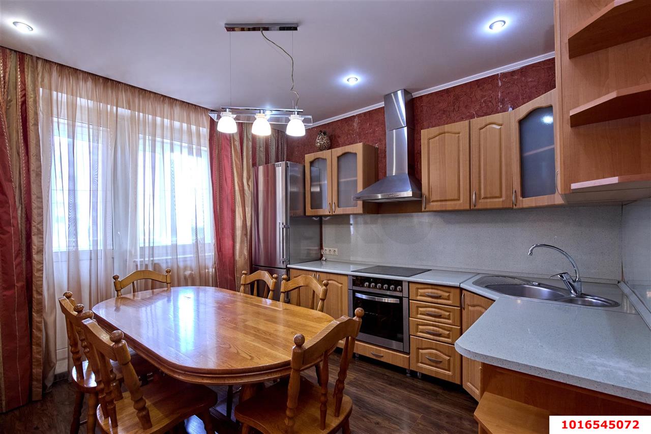 Фото №4: 3-комнатная квартира 112&nbsp;м², 5/6&nbsp;эт. - Краснодар, Западный внутригородской округ, мкр. Юбилейный, пр-кт Чекистов, 6