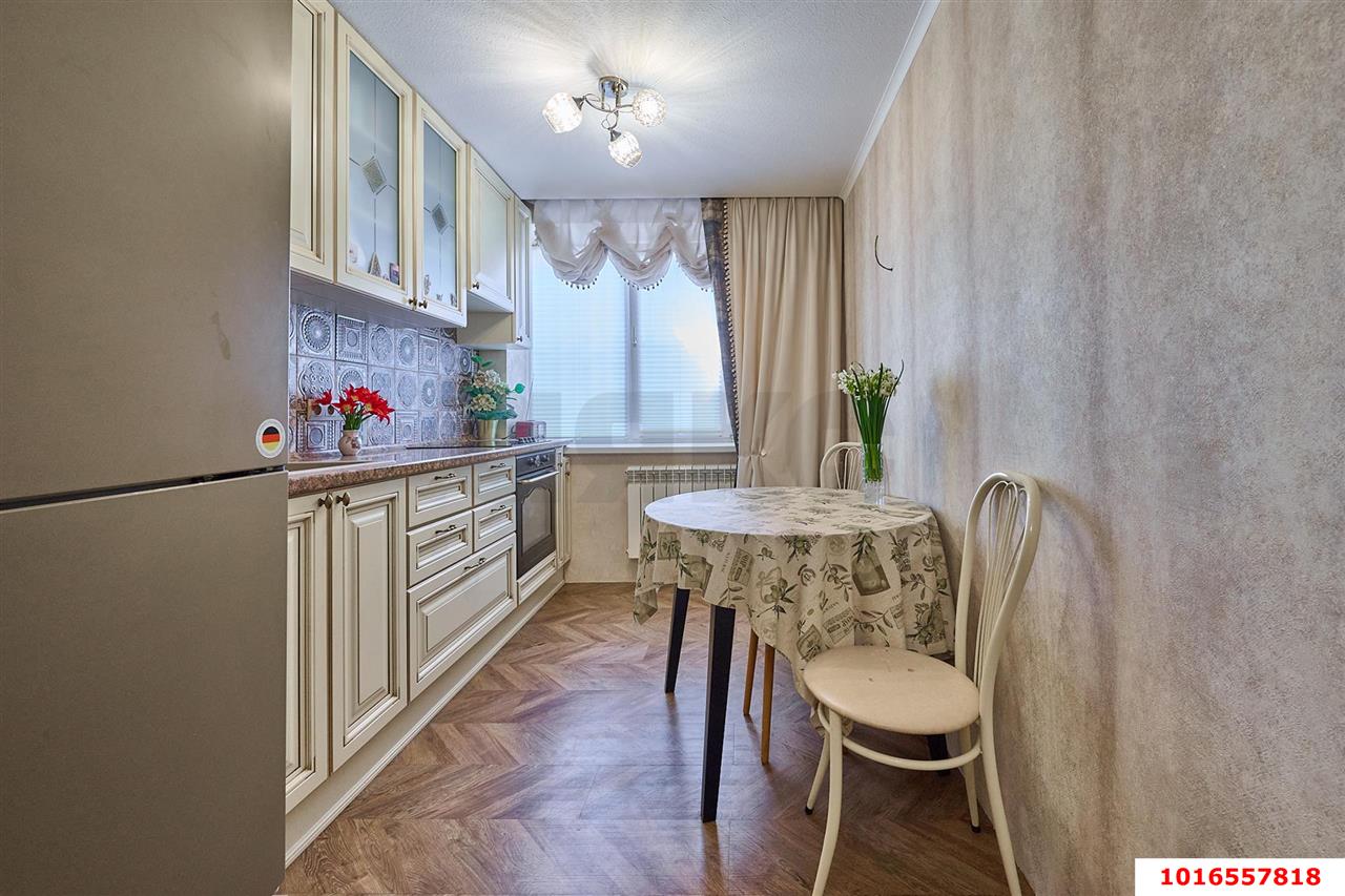 Фото №1: 2-комнатная квартира 58&nbsp;м², 2/11&nbsp;эт. - Краснодар, Западный внутригородской округ, мкр. Центральный, ул. Октябрьская, 44