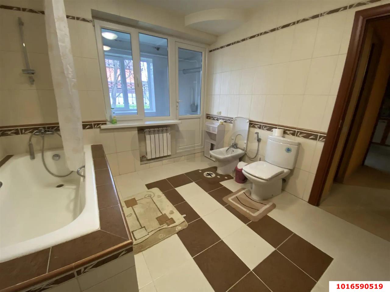 Фото №8: Дом 206&nbsp;м² + 11.1&nbsp;сот., 2&nbsp;эт. - Краснодар, Прикубанский внутригородской округ, мкр. Отделение № 1 ОПХ Колос, ул. Кирпильская, 28