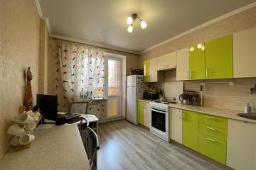 Фото №1: 1-комнатная квартира 40 м², 16/19 эт. - Краснодар, мкр. Гидростроителей, ул. Автолюбителей, 52/4