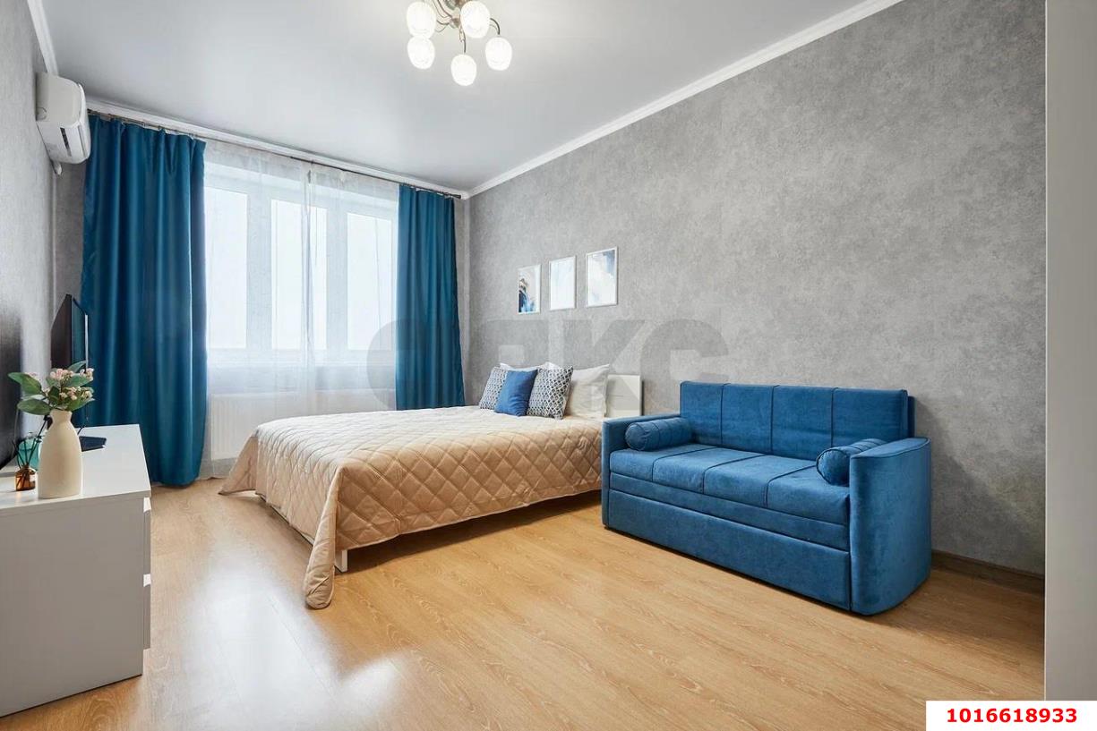 Фото №1: 1-комнатная квартира 45&nbsp;м², 10/24&nbsp;эт. - Краснодар, Центральный внутригородской округ, Черёмушки, мкр. ЖК Солнечный Остров, ул. Ставропольская, 336/6