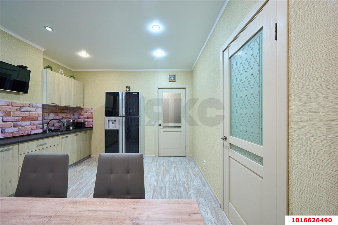 Фото №3: 3-комнатная квартира 75&nbsp;м², 8/13&nbsp;эт. - Краснодар, Прикубанский внутригородской округ, Славянский, мкр. Светлоград, ул. Красных Партизан, 1/4к1