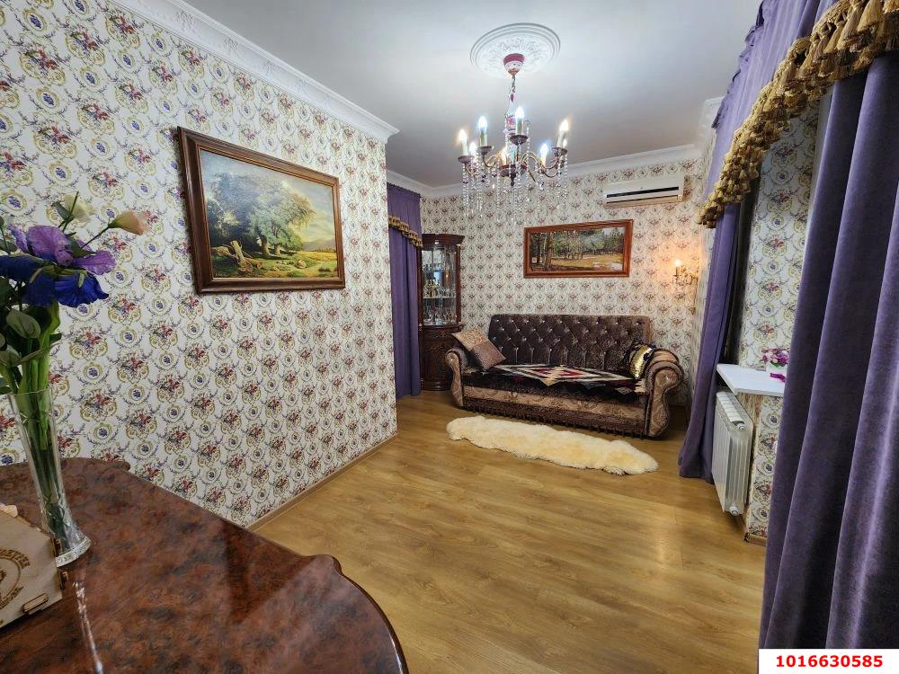 Фото №1: 4-комнатная квартира 83&nbsp;м², 2/4&nbsp;эт. - Краснодар, Центральный внутригородской округ, мкр. Центральный, ул. Митрофана Седина, 2