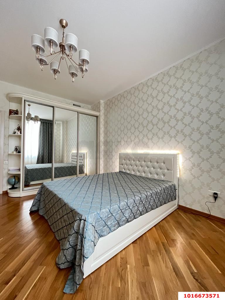 Фото №1: 3-комнатная квартира 118&nbsp;м², 2/10&nbsp;эт. - Краснодар, Западный внутригородской округ, Горгаз, мкр. Центральный, ул. Кубанская набережная, 4