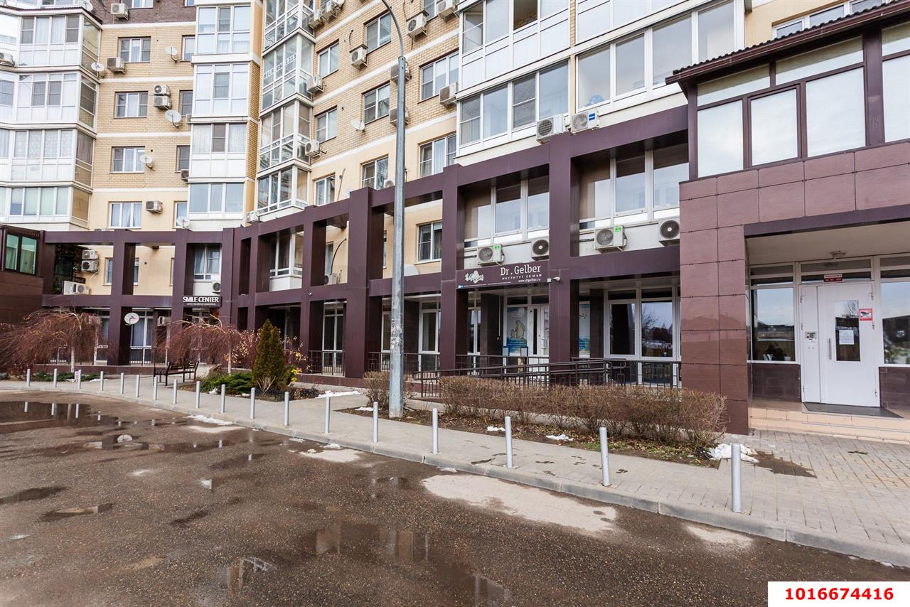 Фото №1: Торговое помещение 248&nbsp;м², 1/24&nbsp;эт. - Краснодар, Западный внутригородской округ, Фестивальный, мкр. жилой комплекс Триумф, ул. имени П.М. Гаврилова, 27
