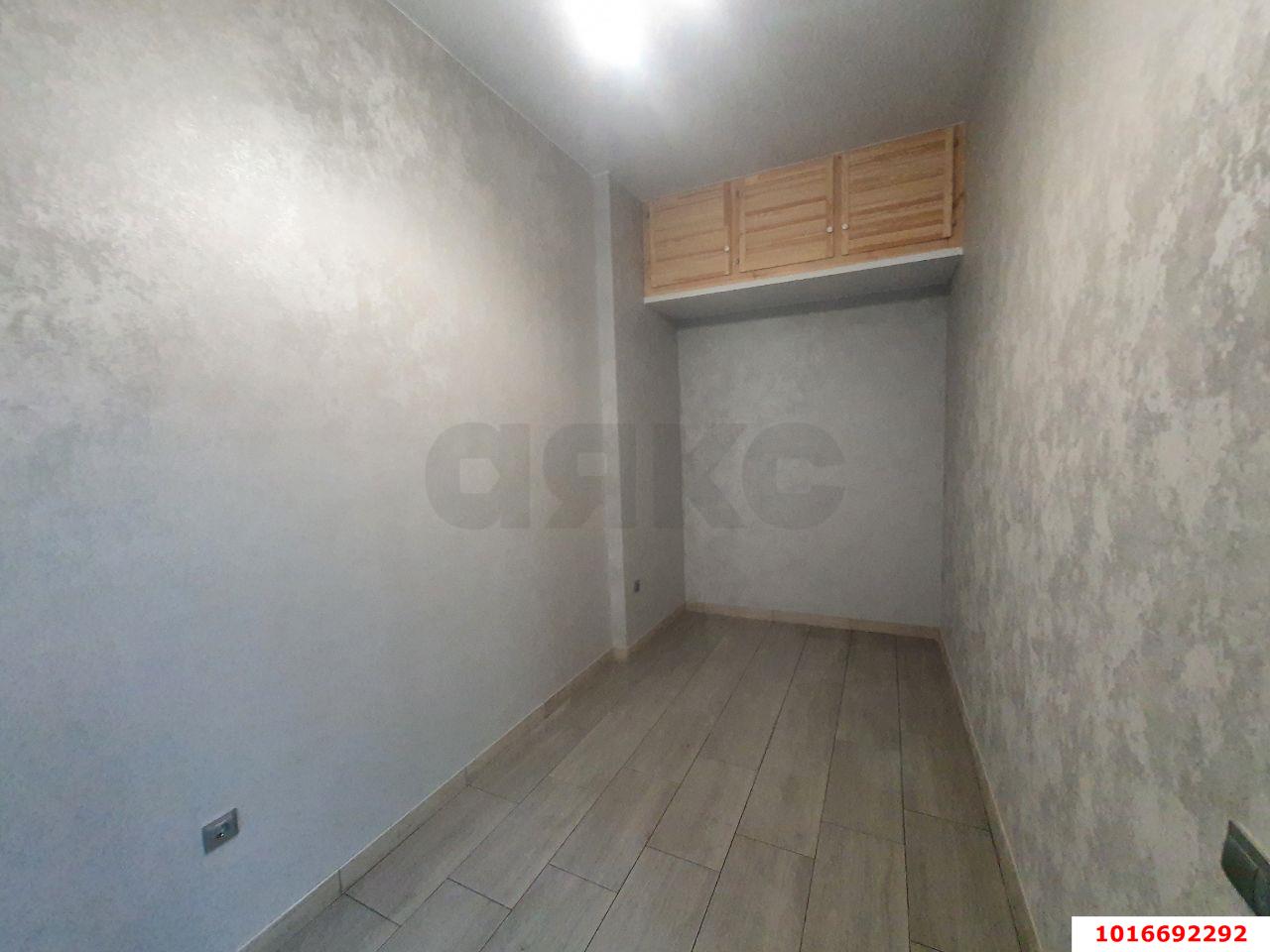 Фото №10: 1-комнатная квартира 50&nbsp;м², 1/1&nbsp;эт. - Краснодар, Центральный внутригородской округ, мкр. Центральный, ул. Коммунаров, 96