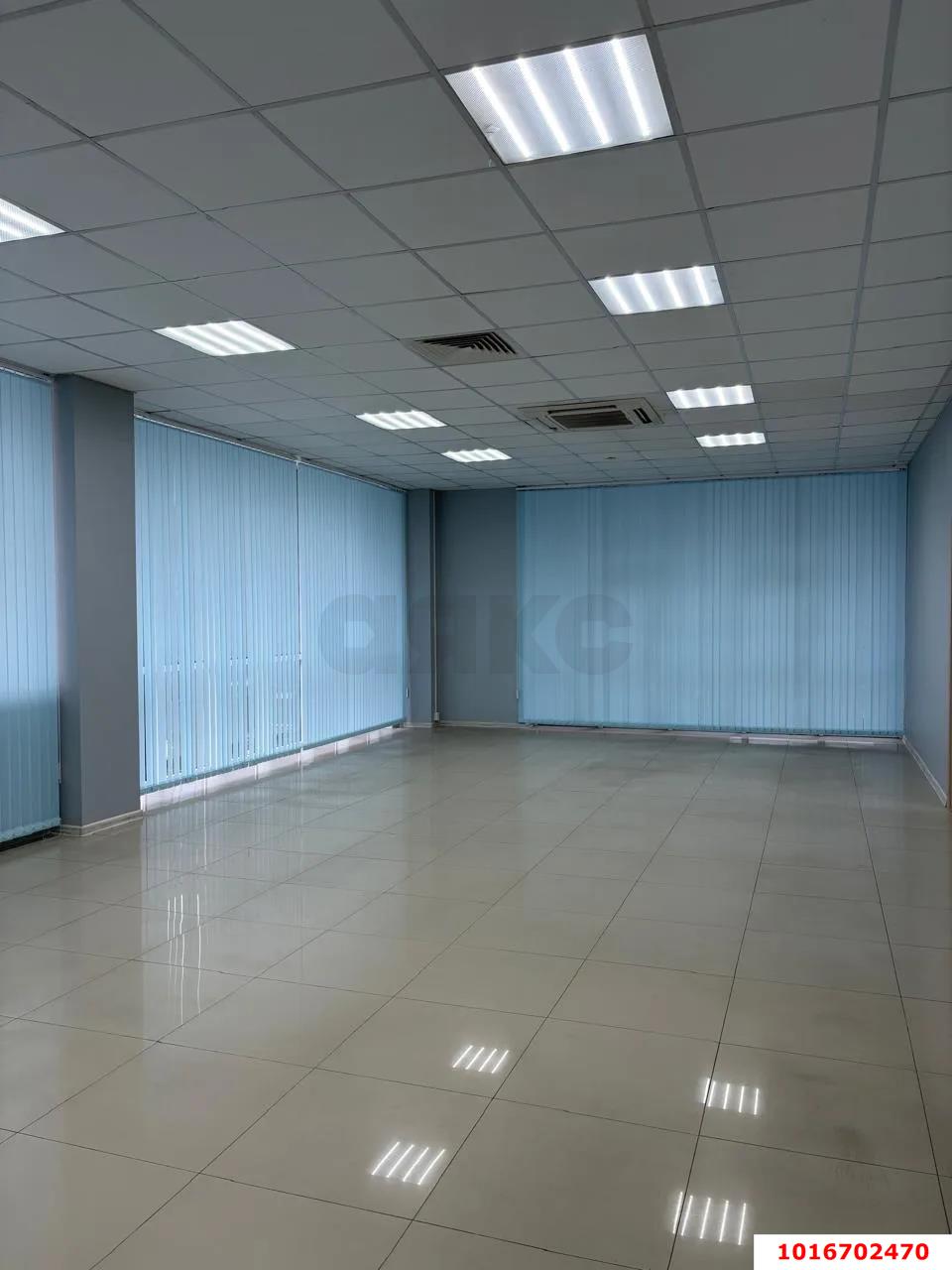 Фото №1: Офисное помещение 55&nbsp;м², 2/5&nbsp;эт. - Краснодар, Карасунский внутригородской округ, Хлопчато-бумажный Комбинат, мкр. жилой комплекс Гранд Пэлэс, ул. Уральская, 75/1