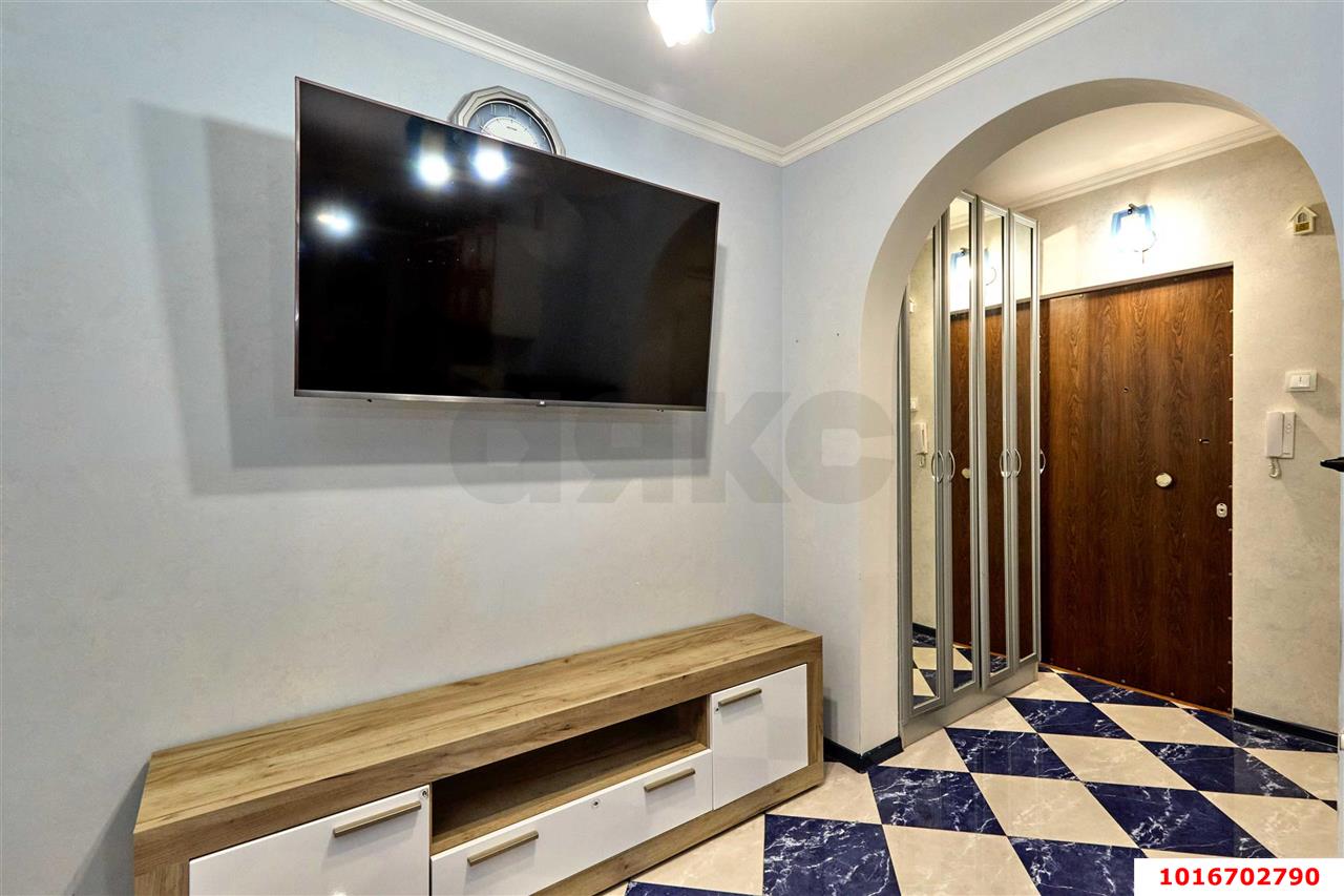 Фото №6: 3-комнатная квартира 66&nbsp;м², 3/10&nbsp;эт. - Краснодар, Прикубанский внутригородской округ, Круглик, мкр. Школьный, ул. Школьная, 13/2