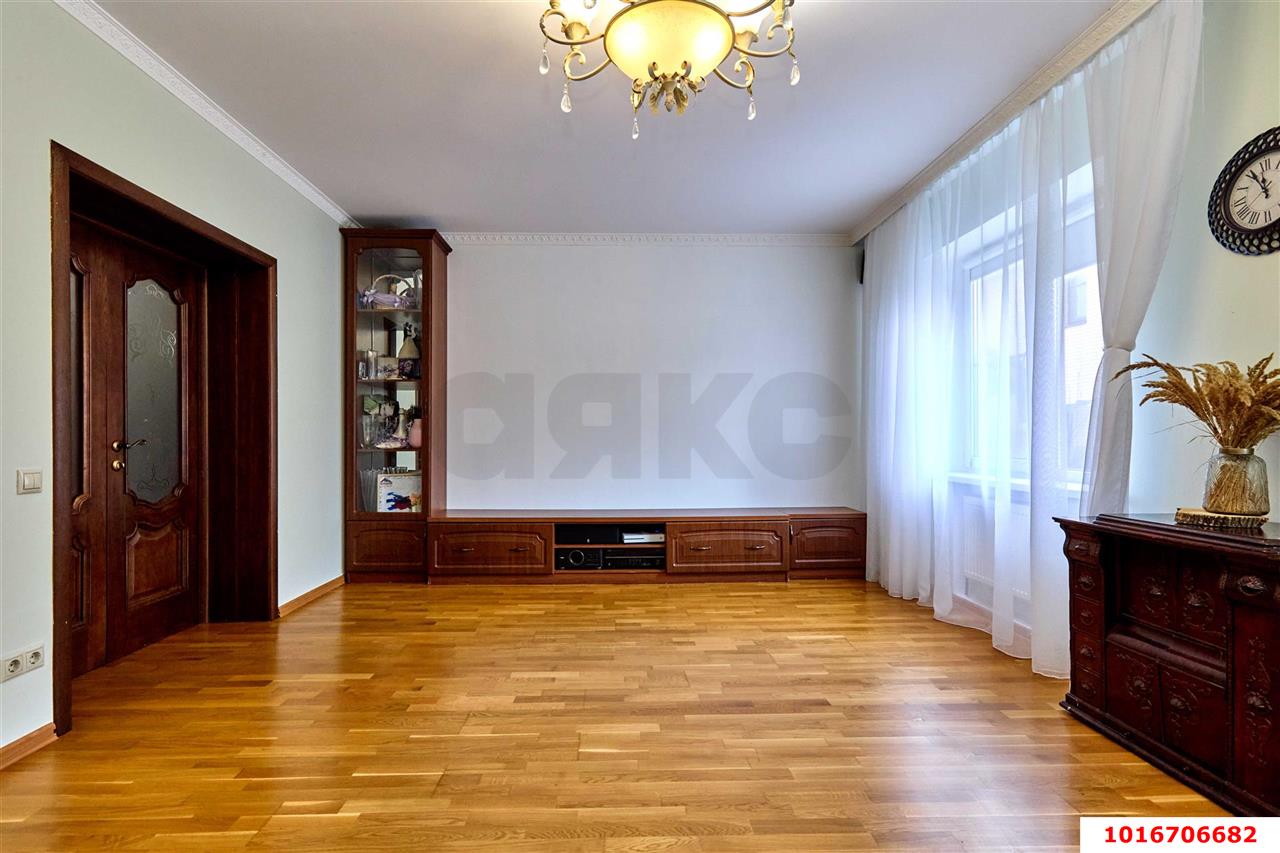 Фото №5: Дом 286&nbsp;м² + 5.94&nbsp;сот., 3&nbsp;эт. - Краснодар, Прикубанский внутригородской округ, Микрохирургии глаза, мкр. СНТ № 1, ул. Виноградная, 475