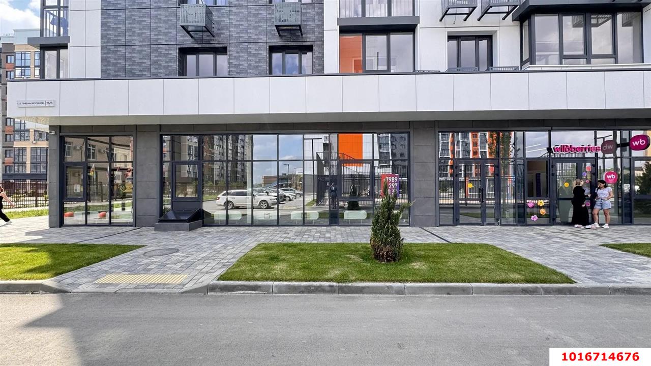 Фото №2: Торговое помещение 45&nbsp;м², 1/9&nbsp;эт. - Краснодар, Прикубанский внутригородской округ, мкр. жилой комплекс Друзья, ул. имени Генерала Брусилова, 28к3