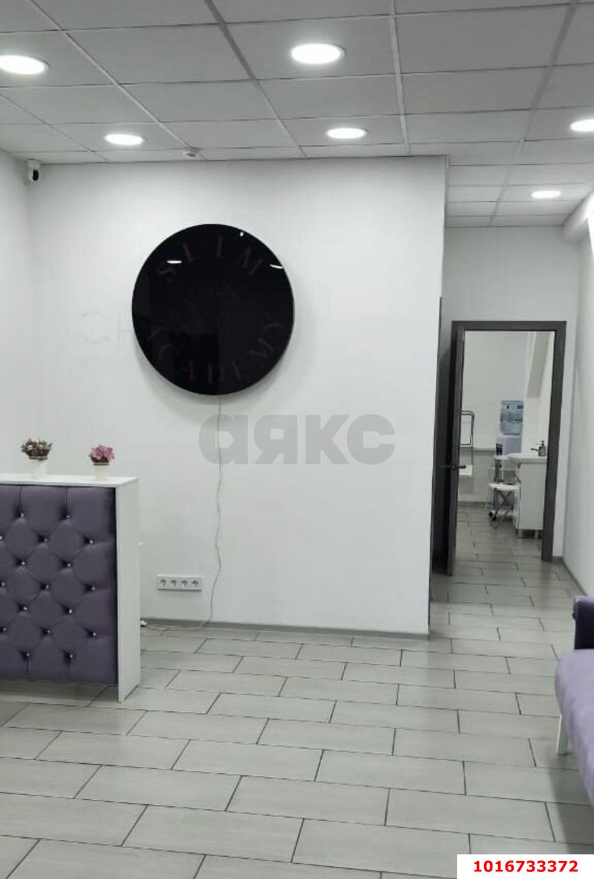 Фото №3: Офисное помещение 70&nbsp;м², 3/3&nbsp;эт. - Краснодар, Центральный внутригородской округ, мкр. Центральный, ул. Коммунаров, 258