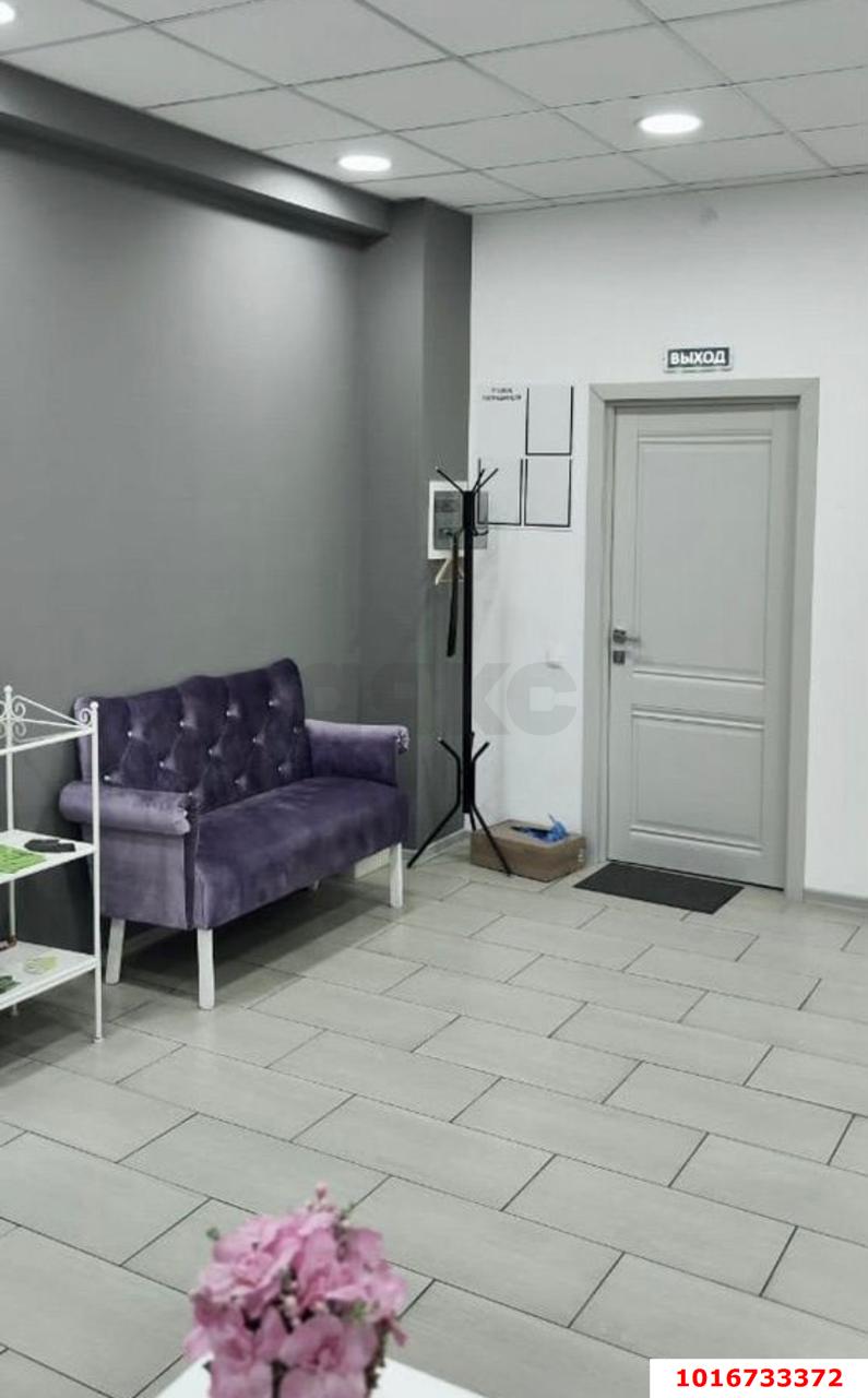 Фото №4: Офисное помещение 70&nbsp;м², 3/3&nbsp;эт. - Краснодар, Центральный внутригородской округ, мкр. Центральный, ул. Коммунаров, 258