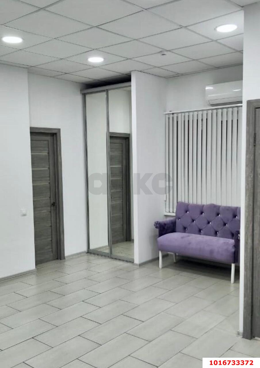 Фото №6: Офисное помещение 70&nbsp;м², 3/3&nbsp;эт. - Краснодар, Центральный внутригородской округ, мкр. Центральный, ул. Коммунаров, 258