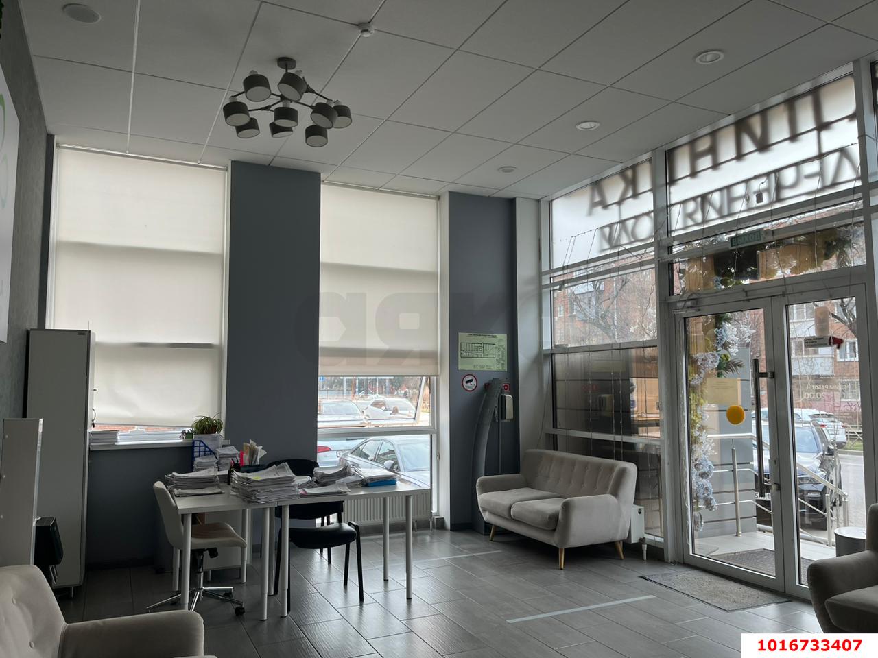 Фото №4: Торговое помещение 330&nbsp;м², 1/3&nbsp;эт. - Краснодар, Центральный внутригородской округ, мкр. Центральный, ул. Коммунаров, 258