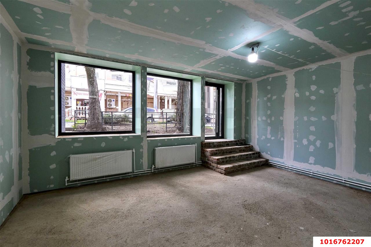 Фото №6: Торговое помещение 72&nbsp;м², 1/2&nbsp;эт. - Краснодар, Западный внутригородской округ, мкр. Центральный, ул. Мира, 9/1