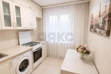 Фото №1: 3-комнатная квартира 60 м², 2/5 эт. - Краснодар, мкр. Центральный, ул. Заводская, 7/2