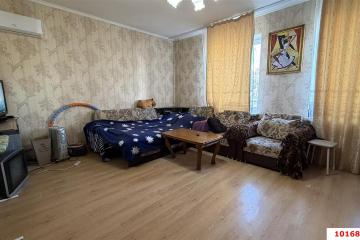 Фото №1: 2-комнатная квартира 54 м², 2/4 эт. - Краснодар, мкр. Центральный, ул. Мира, 49