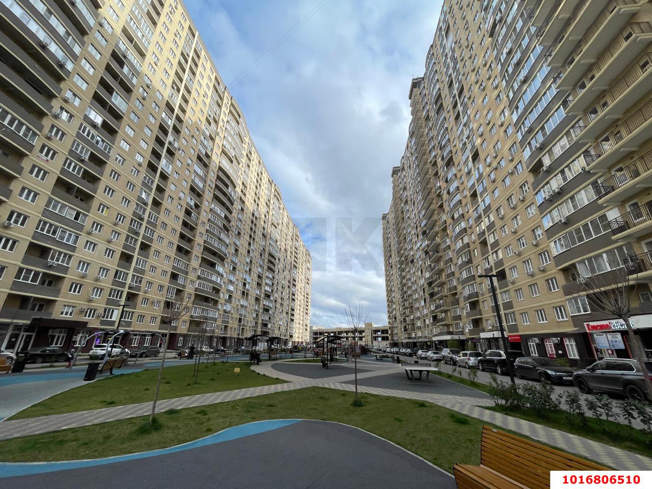 Фото №5: Торговое помещение 40 м², 1/16 эт. - Краснодар, Прикубанский внутригородской округ, Прикубанский внутригородской округ, ЖК Лучший, ЖК Лучший, имени Петра Метальникова, мкр. имени Петра Метальникова, ул. Петра Метальникова, 36