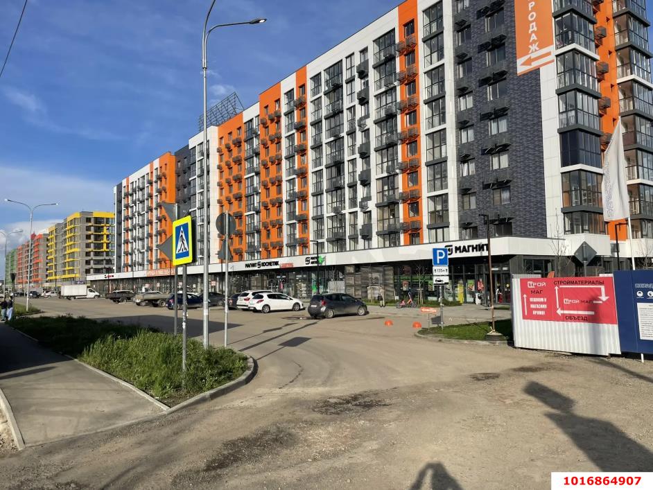 Фото №3: Торговое помещение 175&nbsp;м², 1/9&nbsp;эт. - Краснодар, Прикубанский внутригородской округ, мкр. жилой комплекс Друзья, ул. имени Б.С. Кудухова, 1
