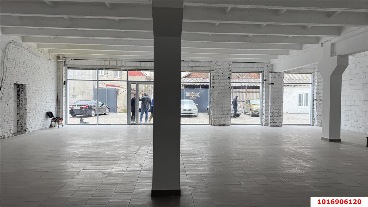 Фото №1: Торговое помещение 200&nbsp;м², 1/2&nbsp;эт. - Краснодар, Центральный внутригородской округ, мкр. Дубинка, ул. Ставропольская, 14