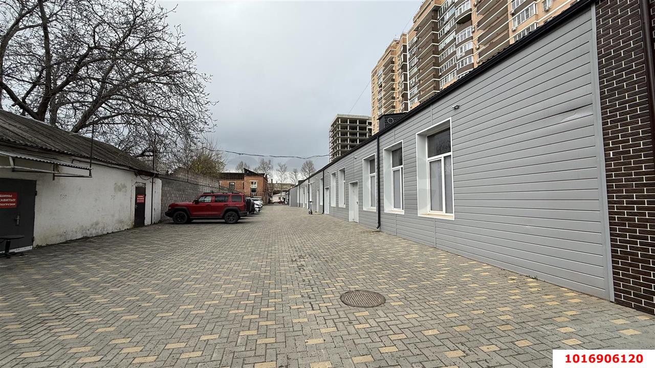 Фото №2: Торговое помещение 200&nbsp;м², 1/2&nbsp;эт. - Краснодар, Центральный внутригородской округ, мкр. Дубинка, ул. Ставропольская, 14