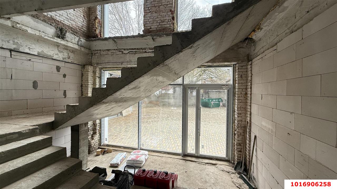 Фото №3: Торговое помещение 800&nbsp;м², 2/2&nbsp;эт. - Краснодар, Центральный внутригородской округ, мкр. Дубинка, ул. Ставропольская, 14