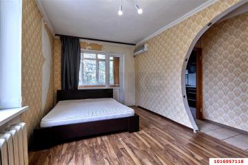 Фото №1: 1-комнатная квартира 32 м², 3/4 эт. - Краснодар, мкр. Западный внутригородской округ, ул. Одесская, 27