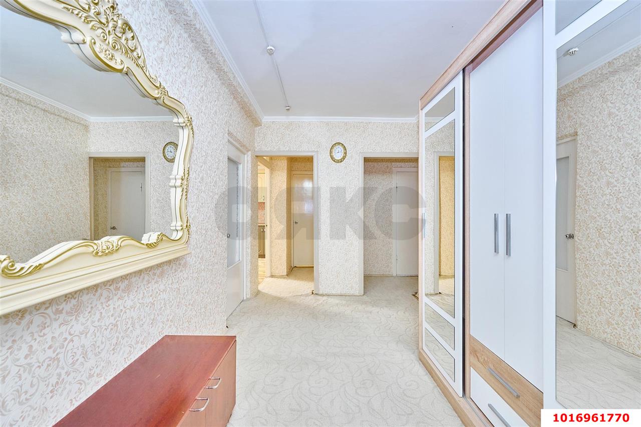 Фото №11: 2-комнатная квартира 73&nbsp;м², 8/16&nbsp;эт. - Краснодар, Западный внутригородской округ, мкр. Юбилейный, пр-кт Чекистов, 24/1