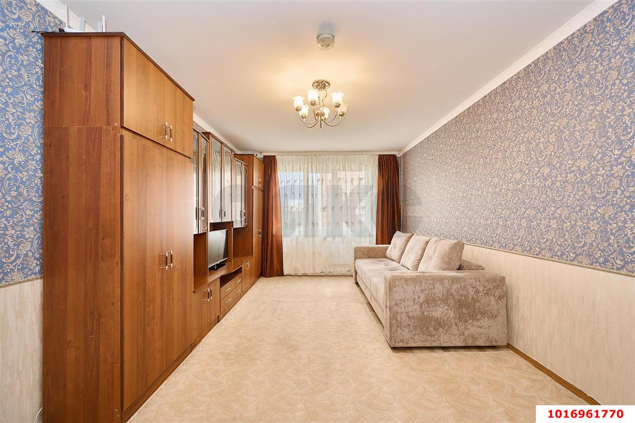 Фото №1: 2-комнатная квартира 73&nbsp;м², 8/16&nbsp;эт. - Краснодар, Западный внутригородской округ, мкр. Юбилейный, пр-кт Чекистов, 24/1