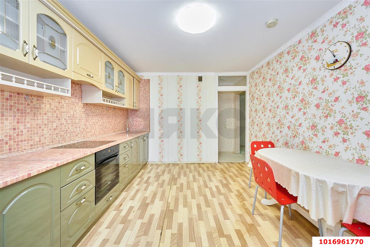Фото №4: 2-комнатная квартира 73&nbsp;м², 8/16&nbsp;эт. - Краснодар, Западный внутригородской округ, мкр. Юбилейный, пр-кт Чекистов, 24/1