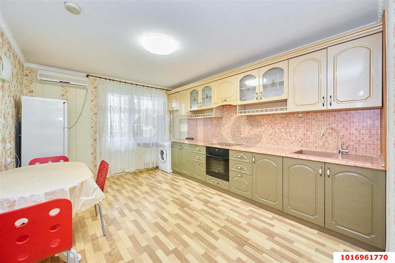 Фото №3: 2-комнатная квартира 73&nbsp;м², 8/16&nbsp;эт. - Краснодар, Западный внутригородской округ, мкр. Юбилейный, пр-кт Чекистов, 24/1