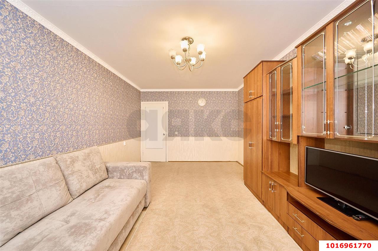 Фото №2: 2-комнатная квартира 73&nbsp;м², 8/16&nbsp;эт. - Краснодар, Западный внутригородской округ, мкр. Юбилейный, пр-кт Чекистов, 24/1