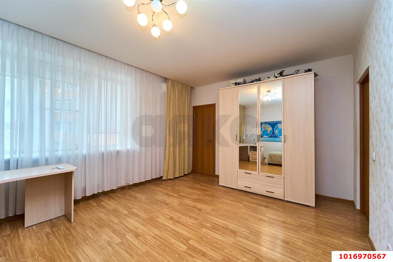 Фото №16: 3-комнатная квартира 136&nbsp;м², 3/9&nbsp;эт. - Краснодар, мкр. Западный внутригородской округ, ул. Офицерская, 36