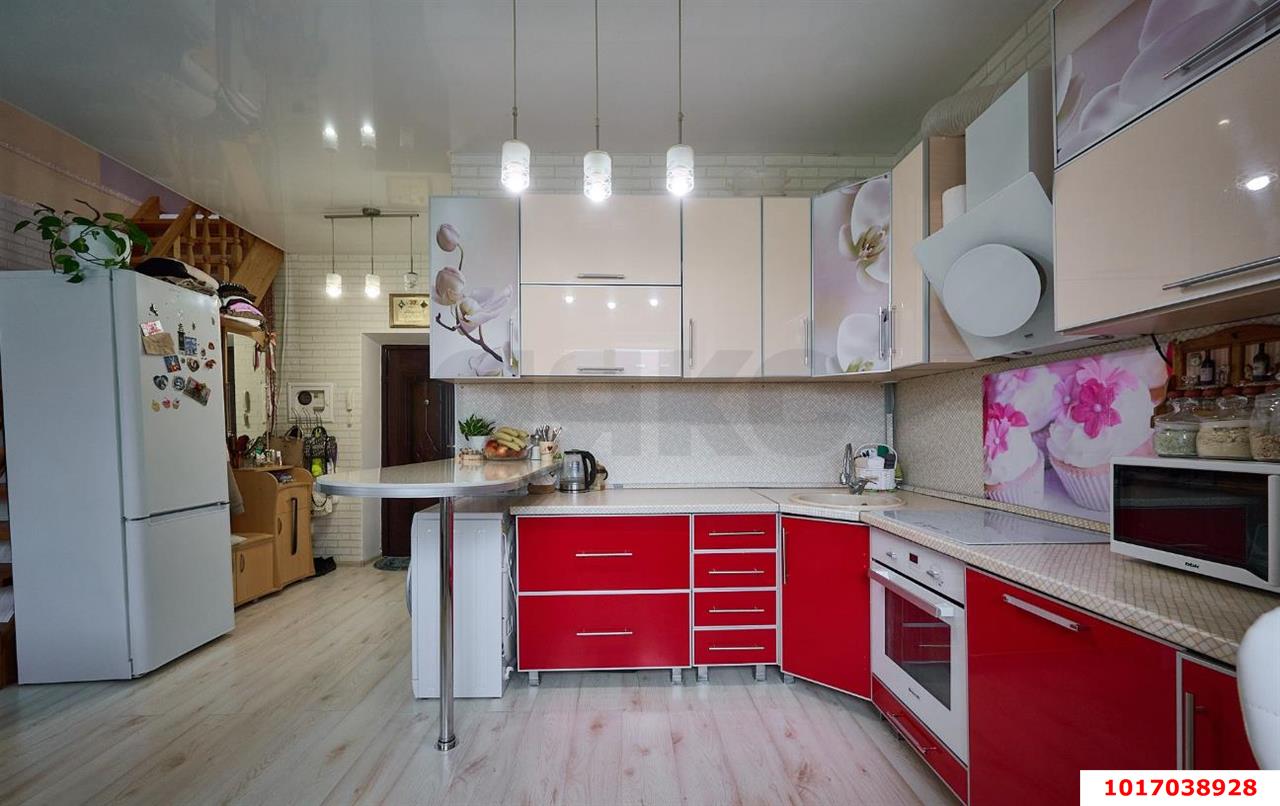 Фото №1: 3-комнатная квартира 80&nbsp;м², 3/4&nbsp;эт. - Краснодар, Прикубанский внутригородской округ, Калинино, мкр. Завод Радиоизмерительных Приборов, ул. Яснополянская, 17