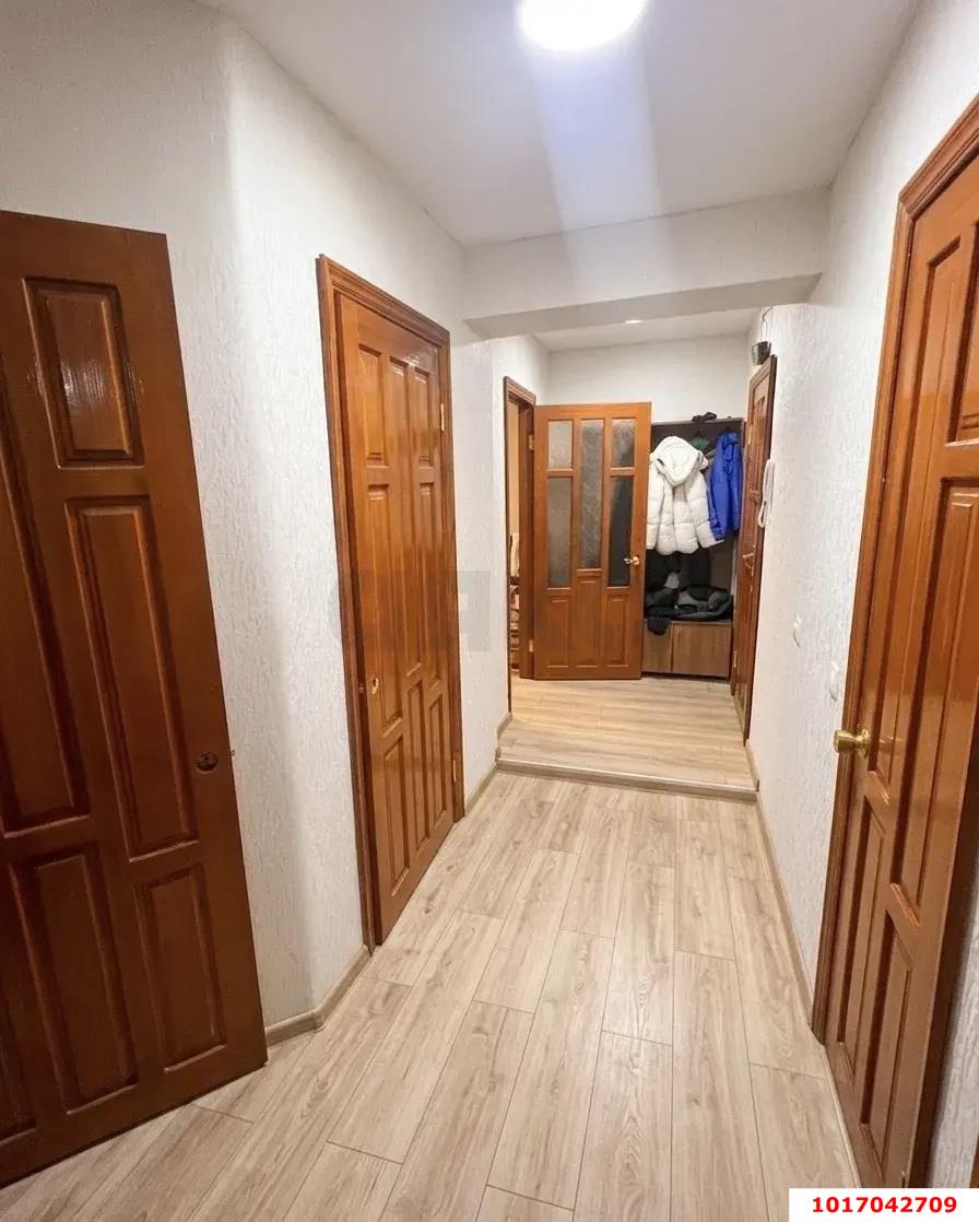 Фото №4: 3-комнатная квартира 60&nbsp;м², 12/12&nbsp;эт. - Краснодар, Западный внутригородской округ, мкр. Юбилейный, пр-кт Чекистов, 33