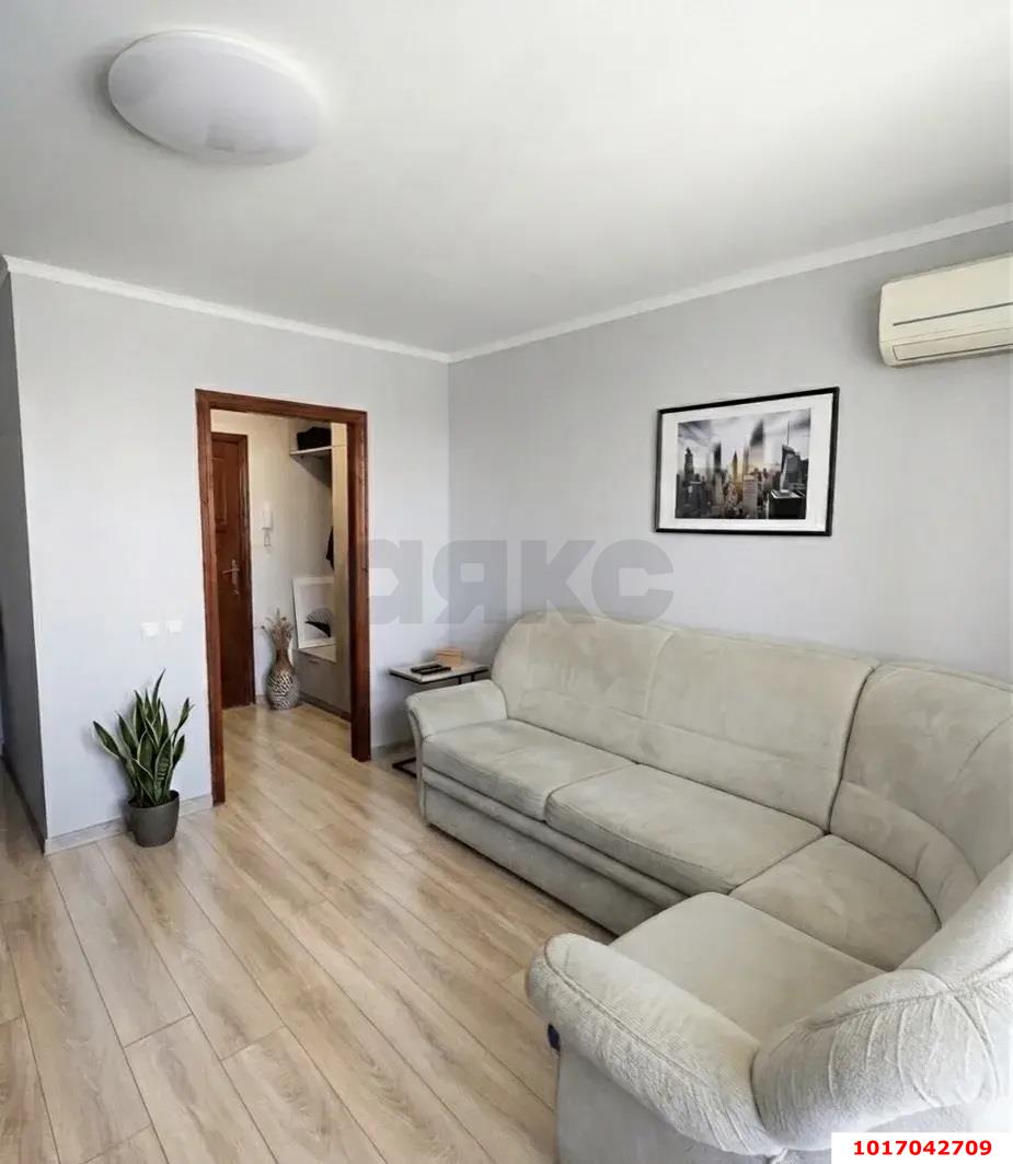 Фото №2: 3-комнатная квартира 60&nbsp;м², 12/12&nbsp;эт. - Краснодар, Западный внутригородской округ, мкр. Юбилейный, пр-кт Чекистов, 33