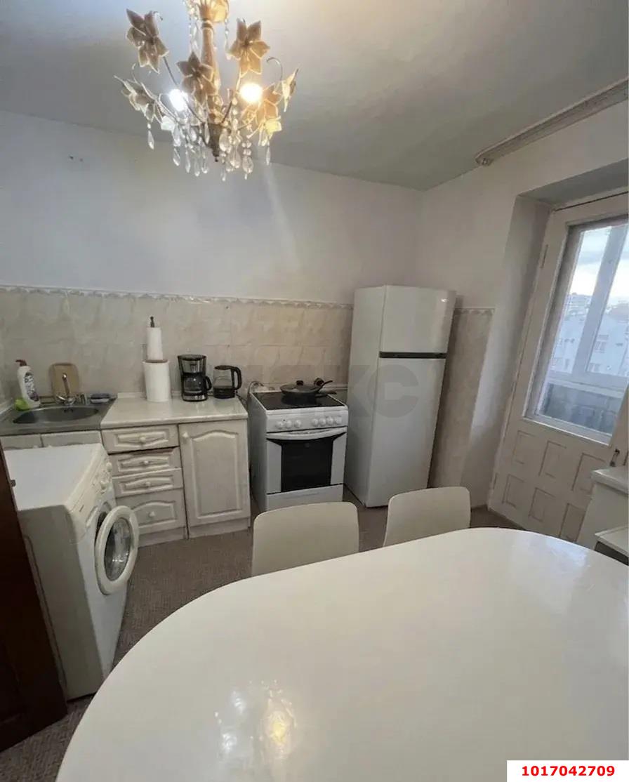 Фото №1: 3-комнатная квартира 60&nbsp;м², 12/12&nbsp;эт. - Краснодар, Западный внутригородской округ, мкр. Юбилейный, пр-кт Чекистов, 33