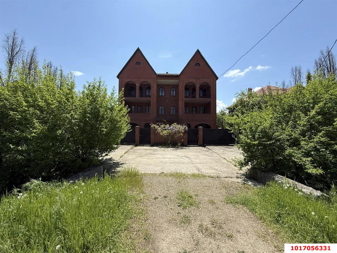 Фото №1: Дом 637&nbsp;м² + 6.45&nbsp;сот., 3&nbsp;эт. - Горячий Ключ, мкр. Администрация, ул. Речная, 12А
