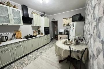 Фото №1: 1-комнатная квартира 46 м², 1/7 эт. - Российский, мкр. Прикубанский внутригородской округ, ул. Бигдая, 12
